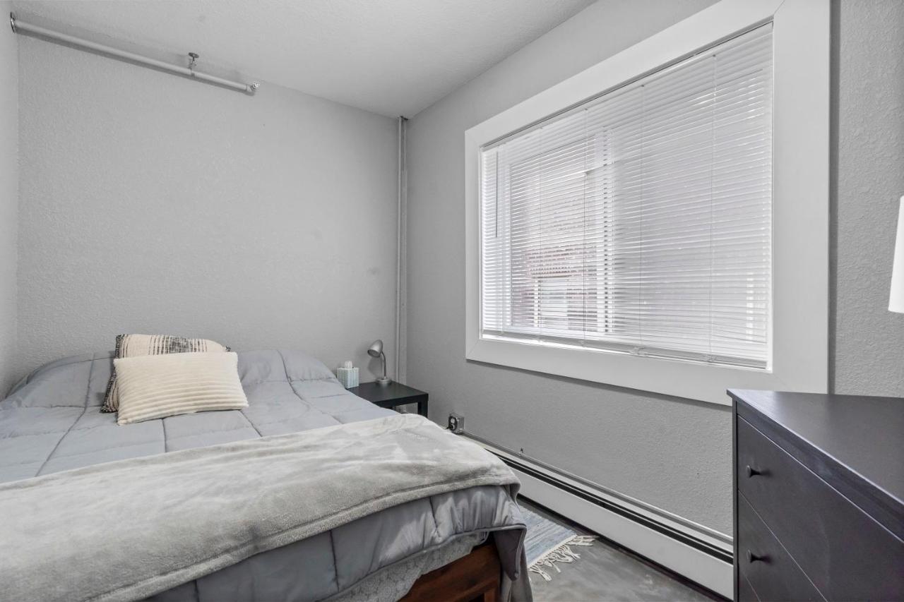 Cozy 2 Bedroom Getaway Near Downtown Де-Мойн Экстерьер фото